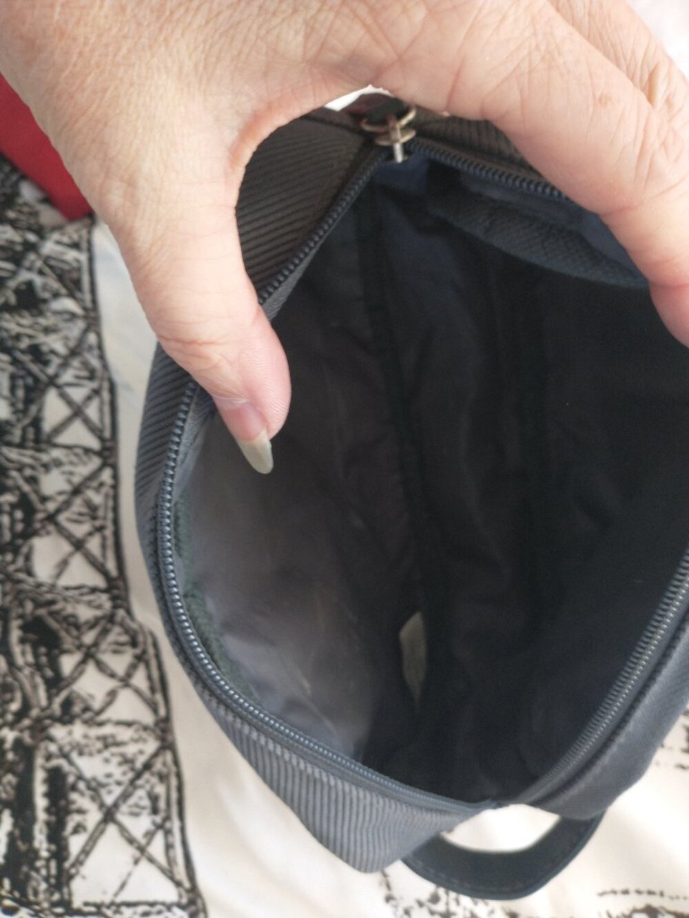 Pouch - Picture 2 of 4